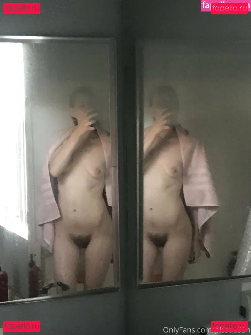 pissqu33n Onlyfans Photo Gallery 