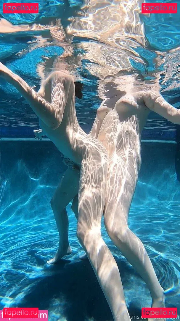 pissqu33n Onlyfans Photo Gallery 