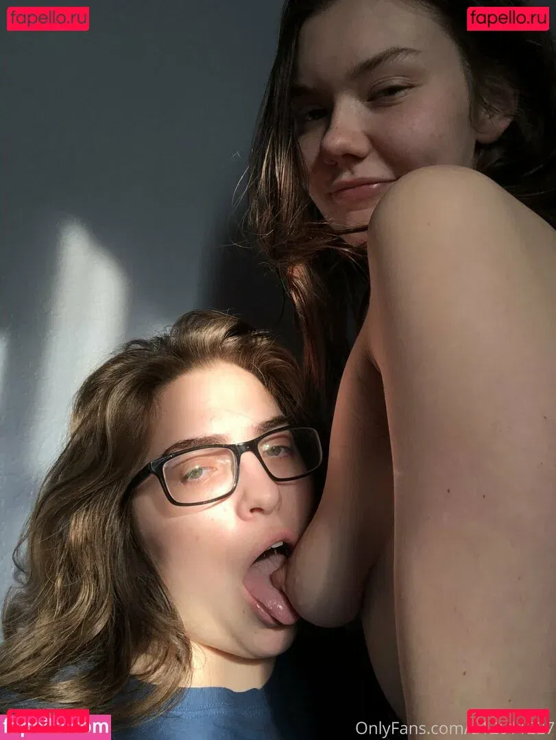 pissqu33n Onlyfans Photo Gallery 