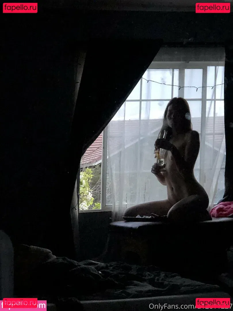 pissqu33n Onlyfans Photo Gallery 