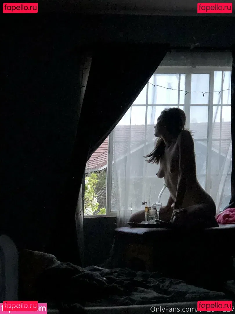 pissqu33n Onlyfans Photo Gallery 