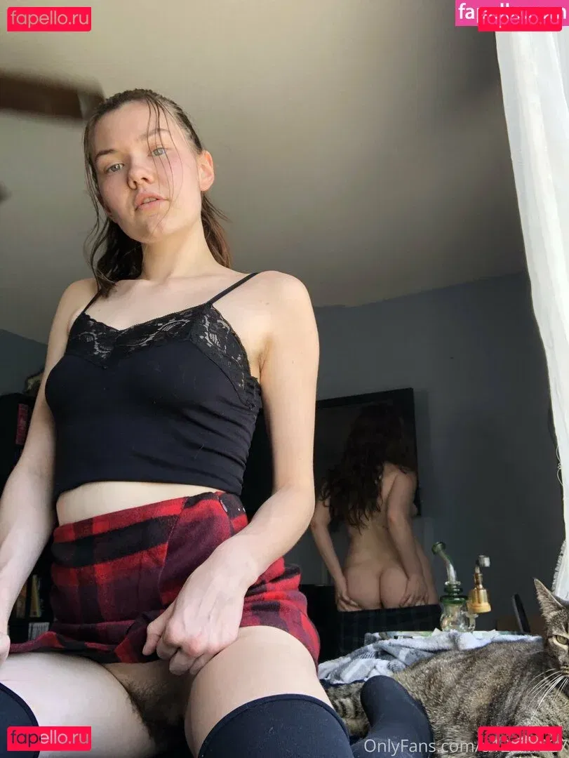 pissqu33n Onlyfans Photo Gallery 