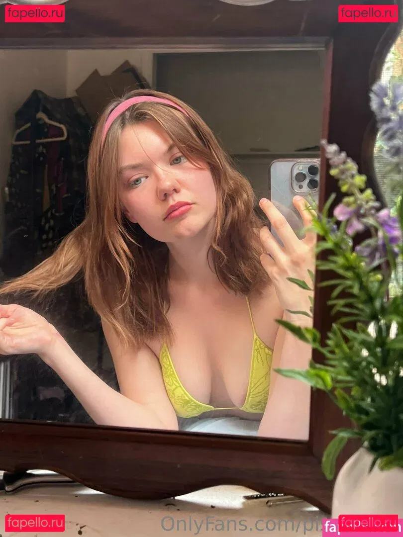 pissqu33n Onlyfans Photo Gallery 