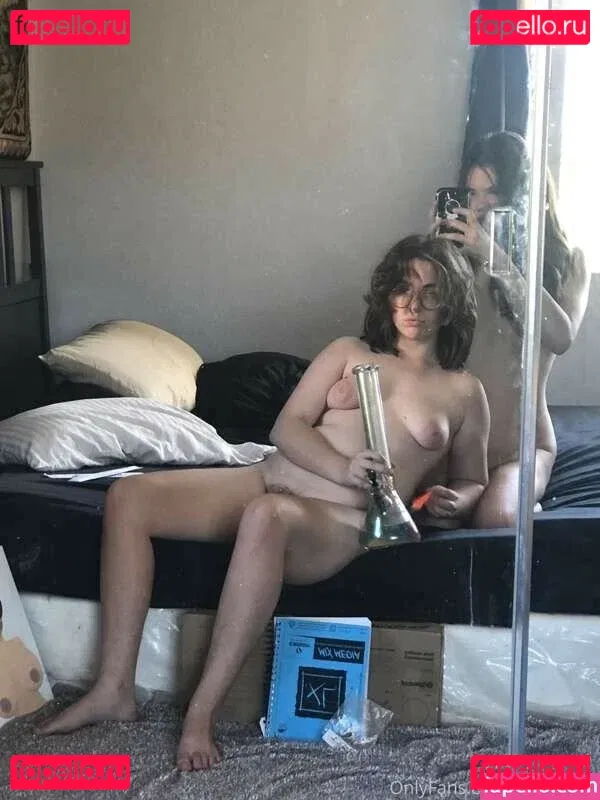 pissqu33n Onlyfans Photo Gallery 