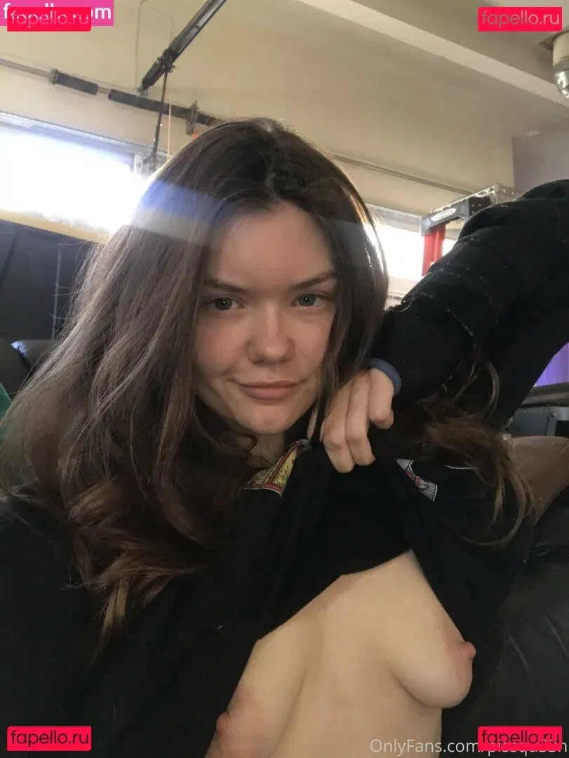 pissqu33n Onlyfans Photo Gallery 