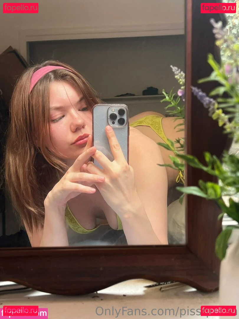 pissqu33n Onlyfans Photo Gallery 