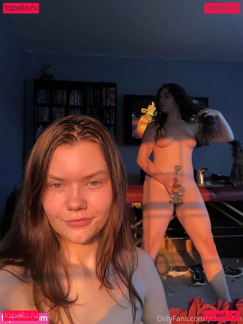 pissqu33n Onlyfans Photo Gallery 