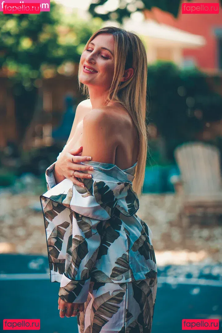 hollythauls Onlyfans Photo Gallery 