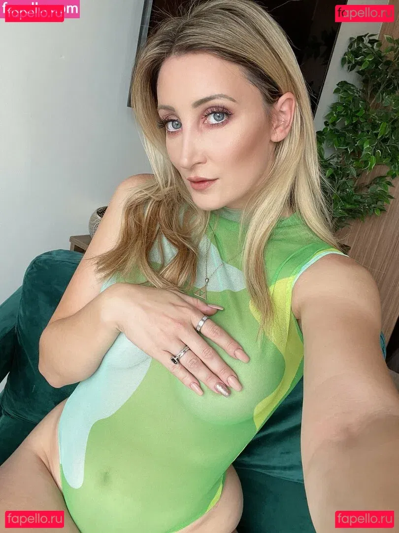 hollythauls Onlyfans Photo Gallery 