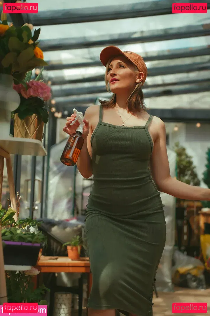 hollythauls Onlyfans Photo Gallery 