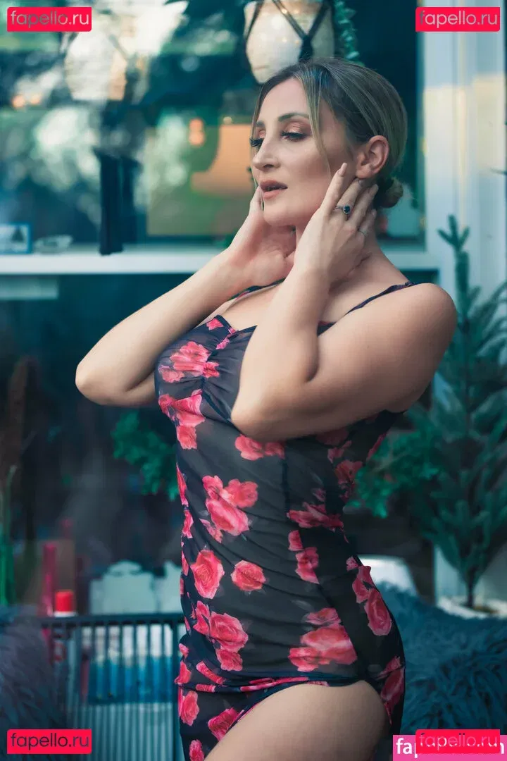 hollythauls Onlyfans Photo Gallery 