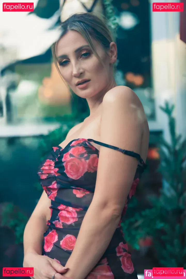 hollythauls Onlyfans Photo Gallery 