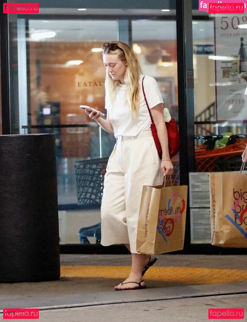 Dakota Fanning Onlyfans Photo Gallery 