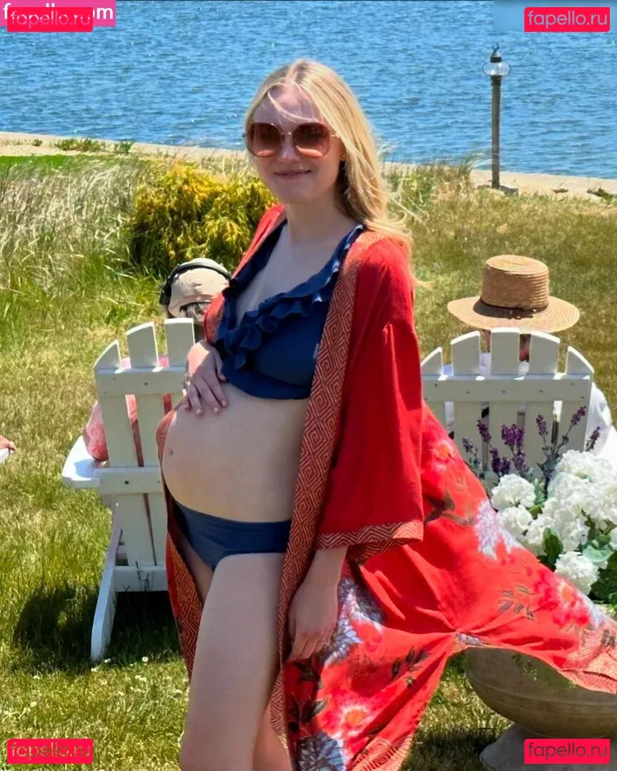 Dakota Fanning Onlyfans Photo Gallery 