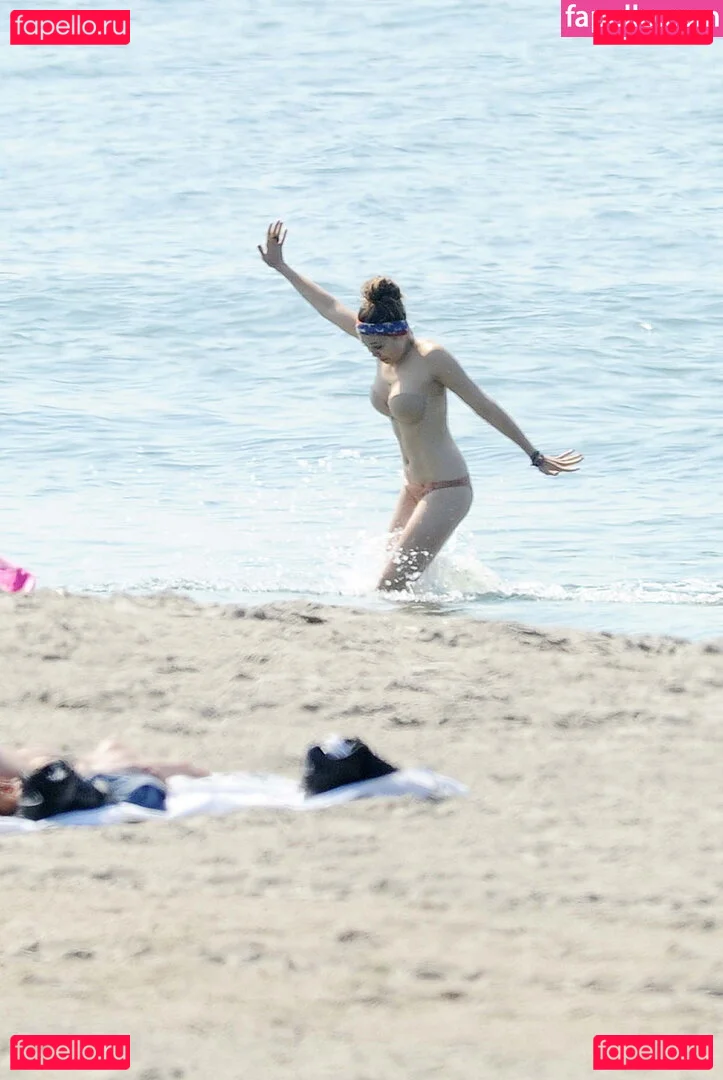 Dakota Fanning Onlyfans Photo Gallery 