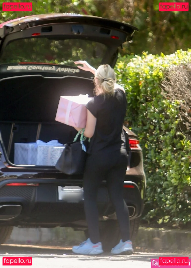 Dakota Fanning Onlyfans Photo Gallery 