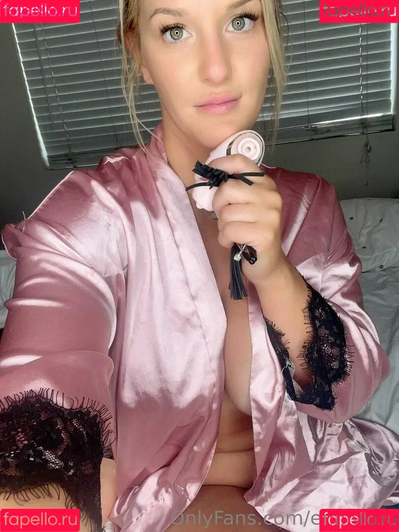 emilyyxx Onlyfans Photo Gallery 