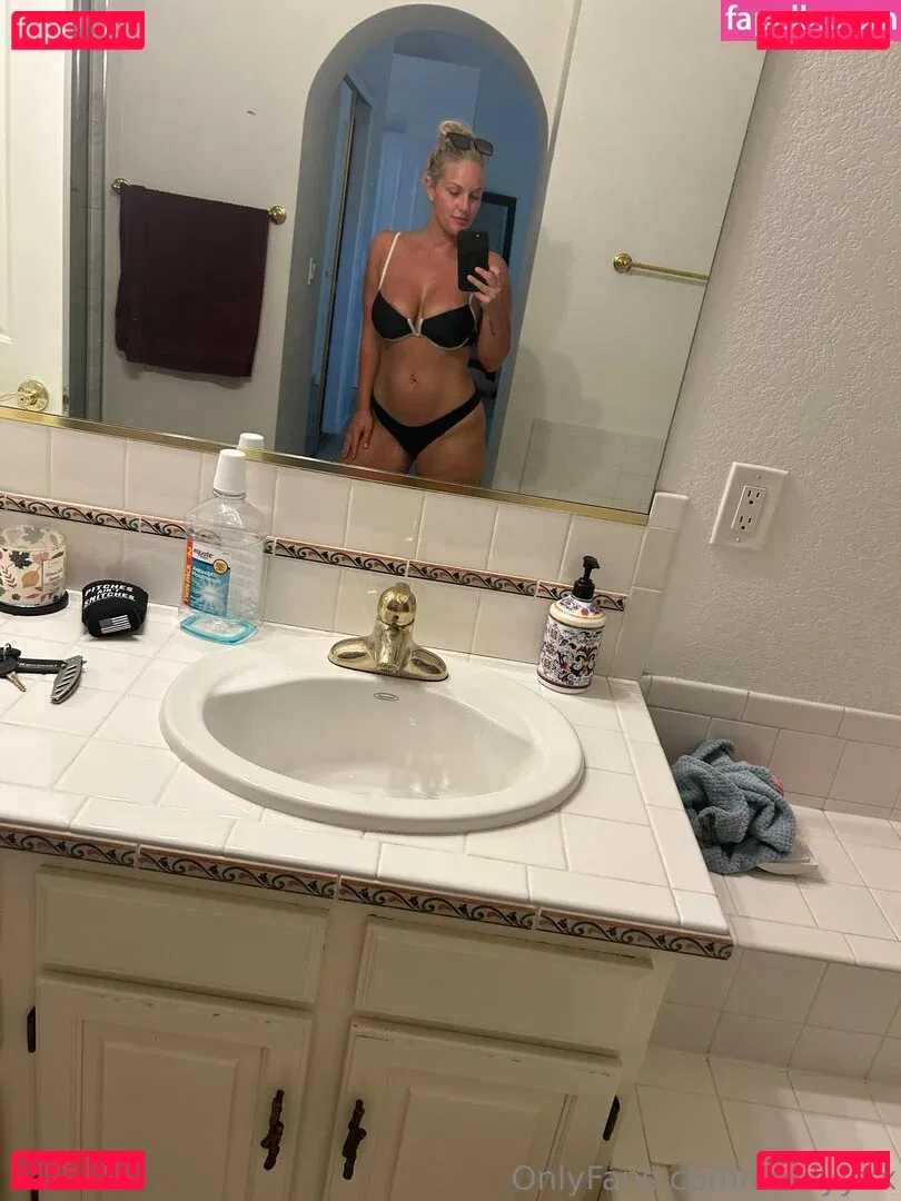 emilyyxx Onlyfans Photo Gallery 