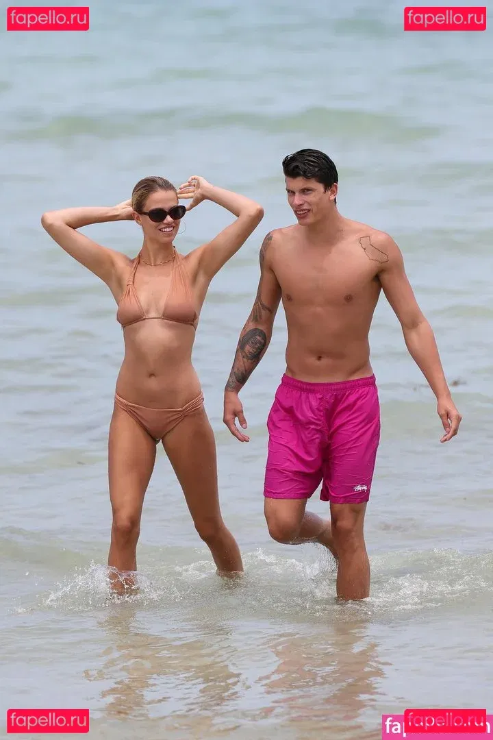 Hailey Clauson Onlyfans Photo Gallery 