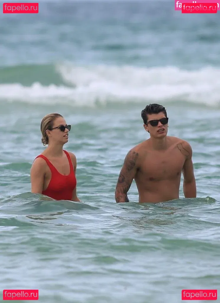 Hailey Clauson Onlyfans Photo Gallery 