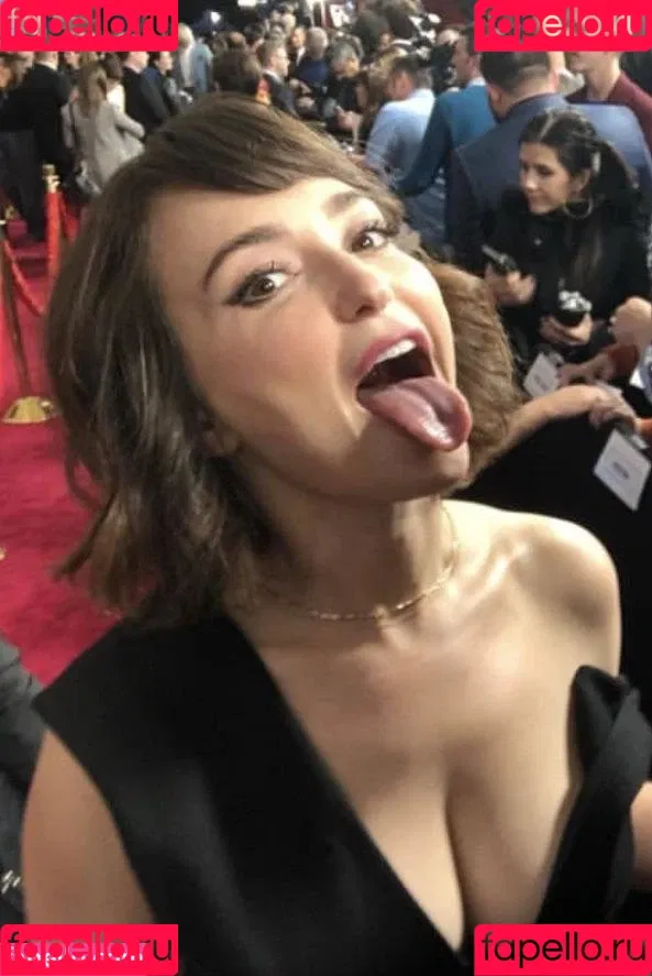 Milana Vayntrub Onlyfans Photo Gallery 