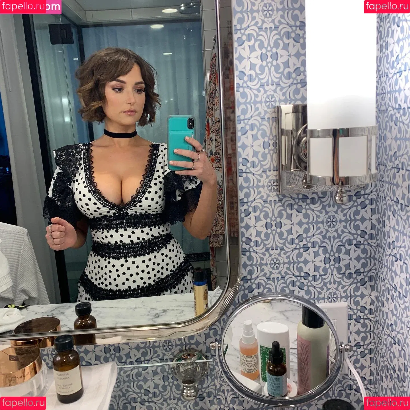 Milana Vayntrub Onlyfans Photo Gallery 