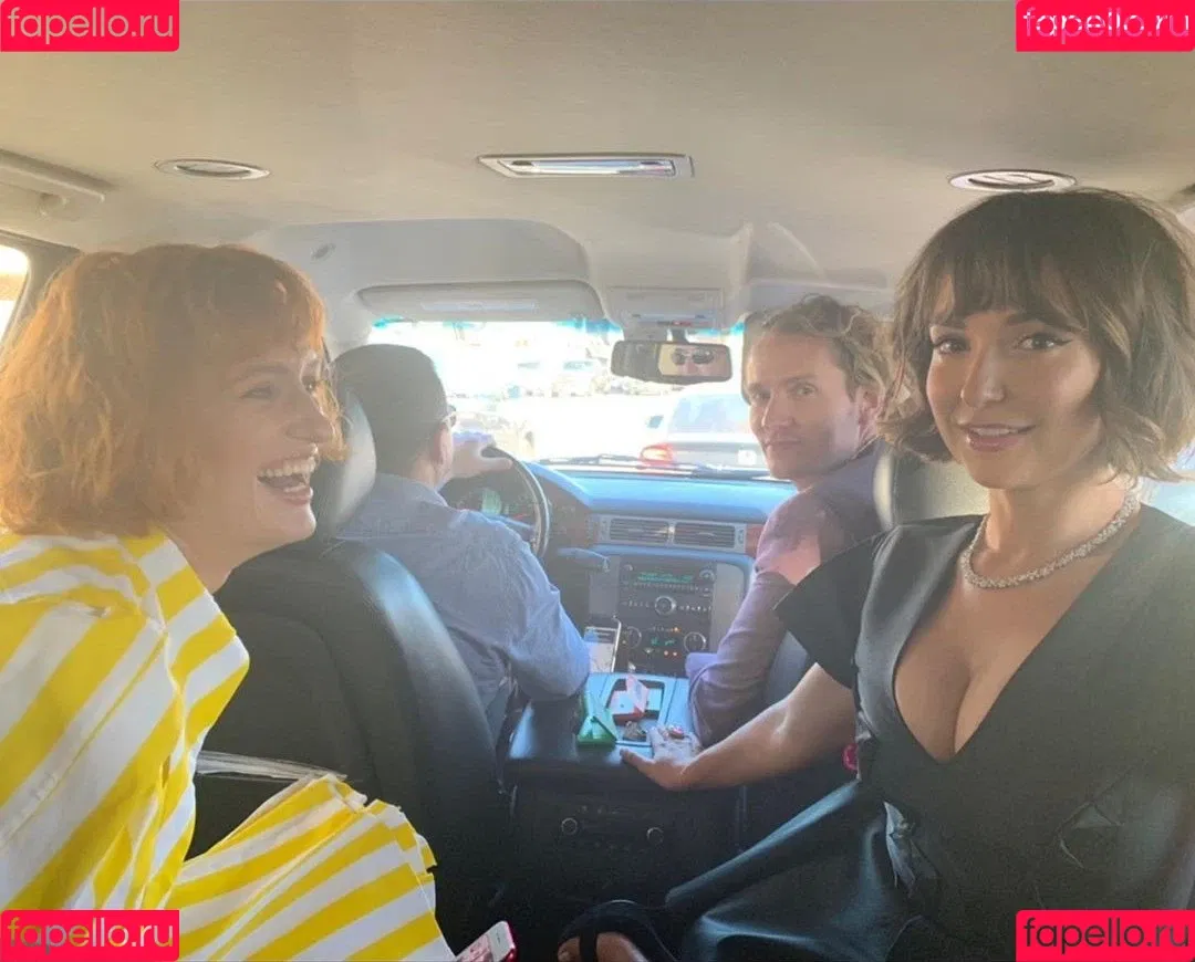 Milana Vayntrub Onlyfans Photo Gallery 