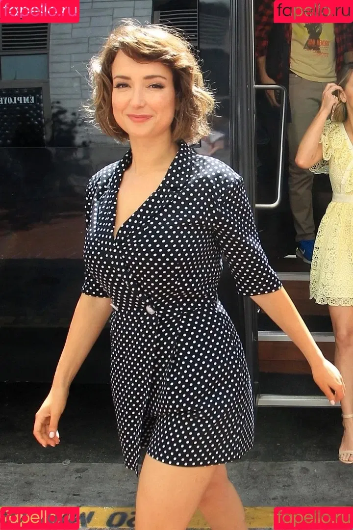 Milana Vayntrub Onlyfans Photo Gallery 