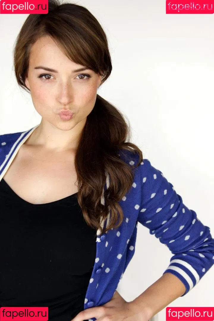 Milana Vayntrub Onlyfans Photo Gallery 