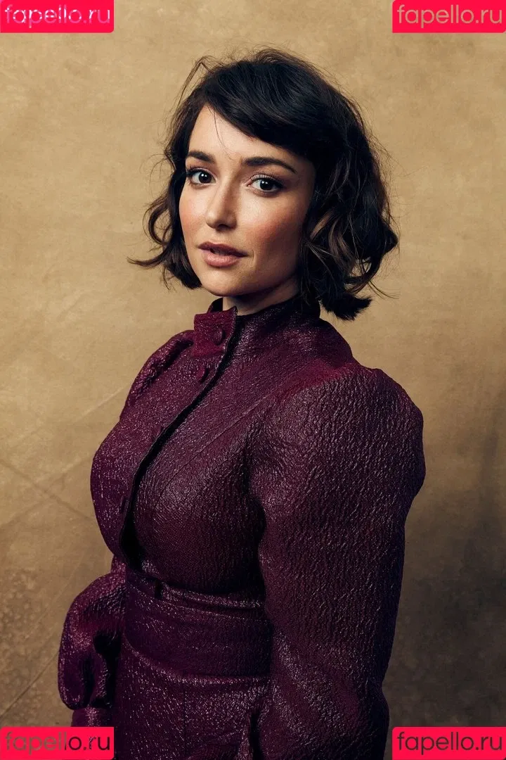Milana Vayntrub Onlyfans Photo Gallery 
