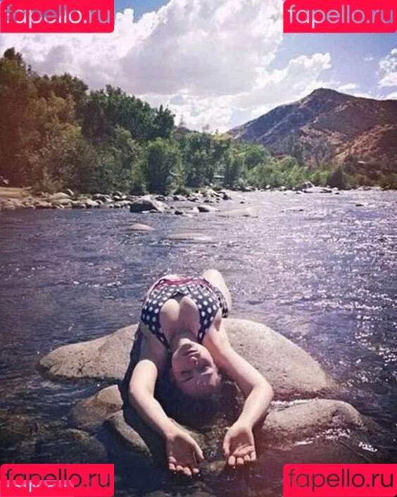 Milana Vayntrub Onlyfans Photo Gallery 
