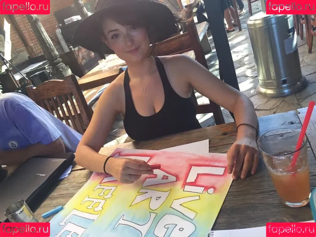 Milana Vayntrub Onlyfans Photo Gallery 