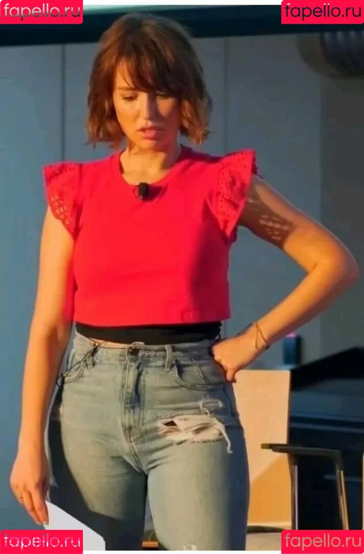 Milana Vayntrub Onlyfans Photo Gallery 