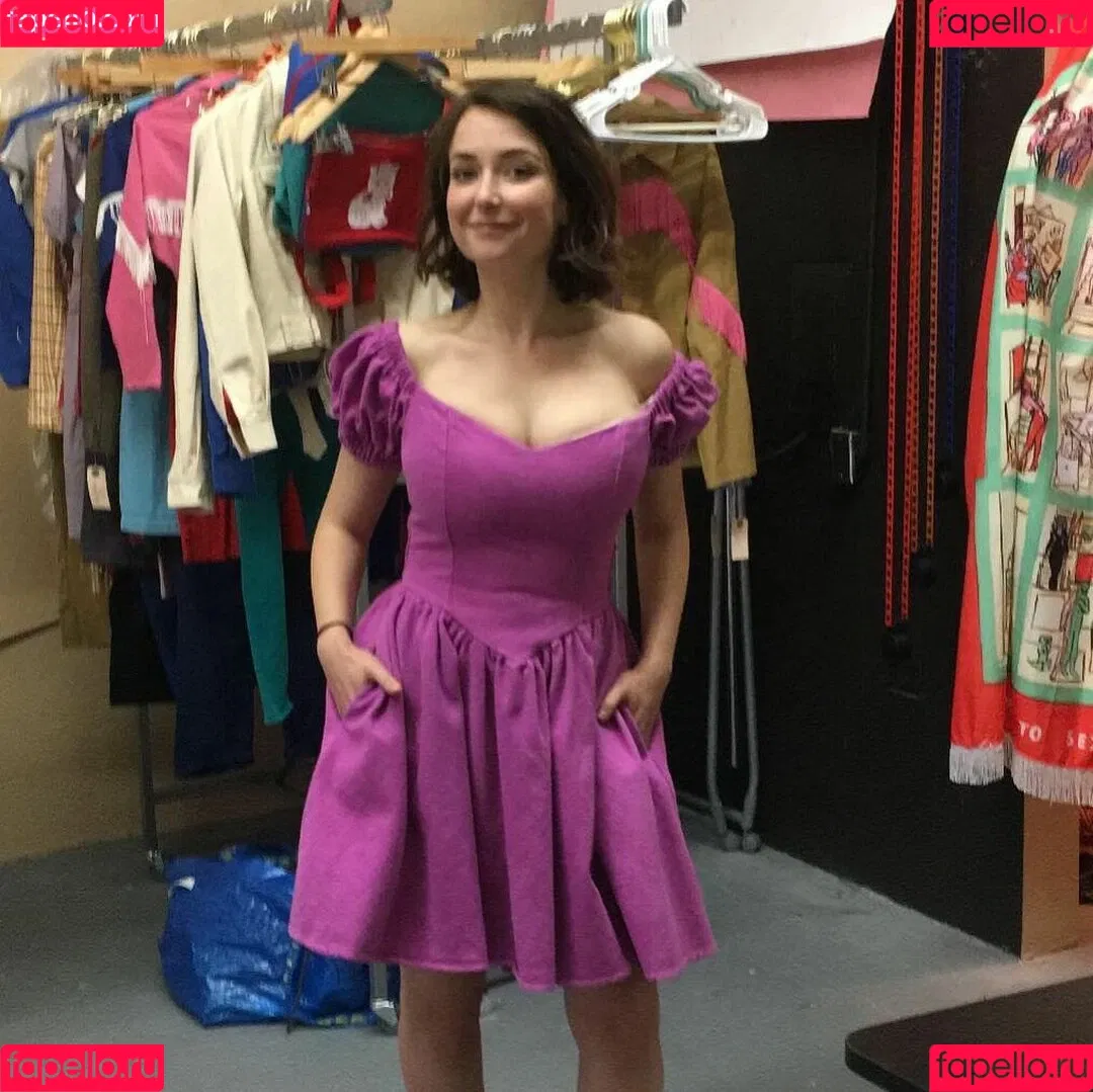 Milana Vayntrub Onlyfans Photo Gallery 