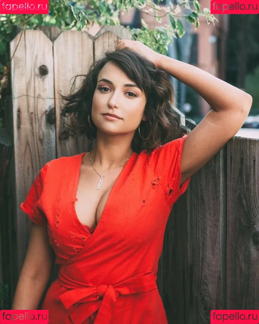Milana Vayntrub Onlyfans Photo Gallery 