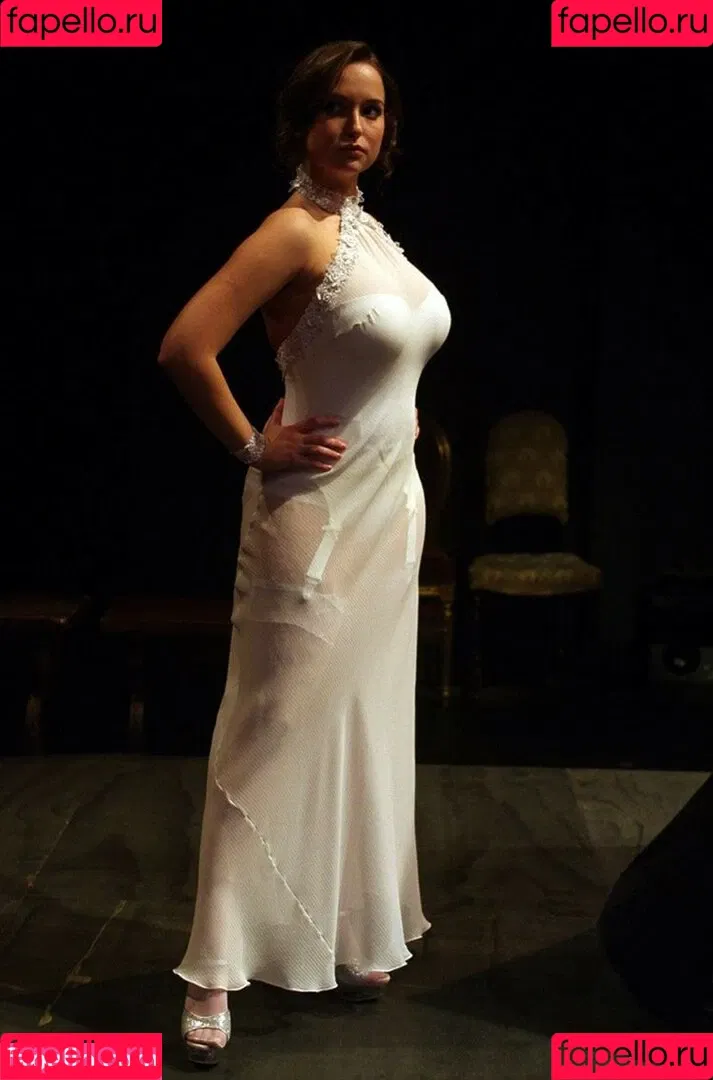 Milana Vayntrub Onlyfans Photo Gallery 