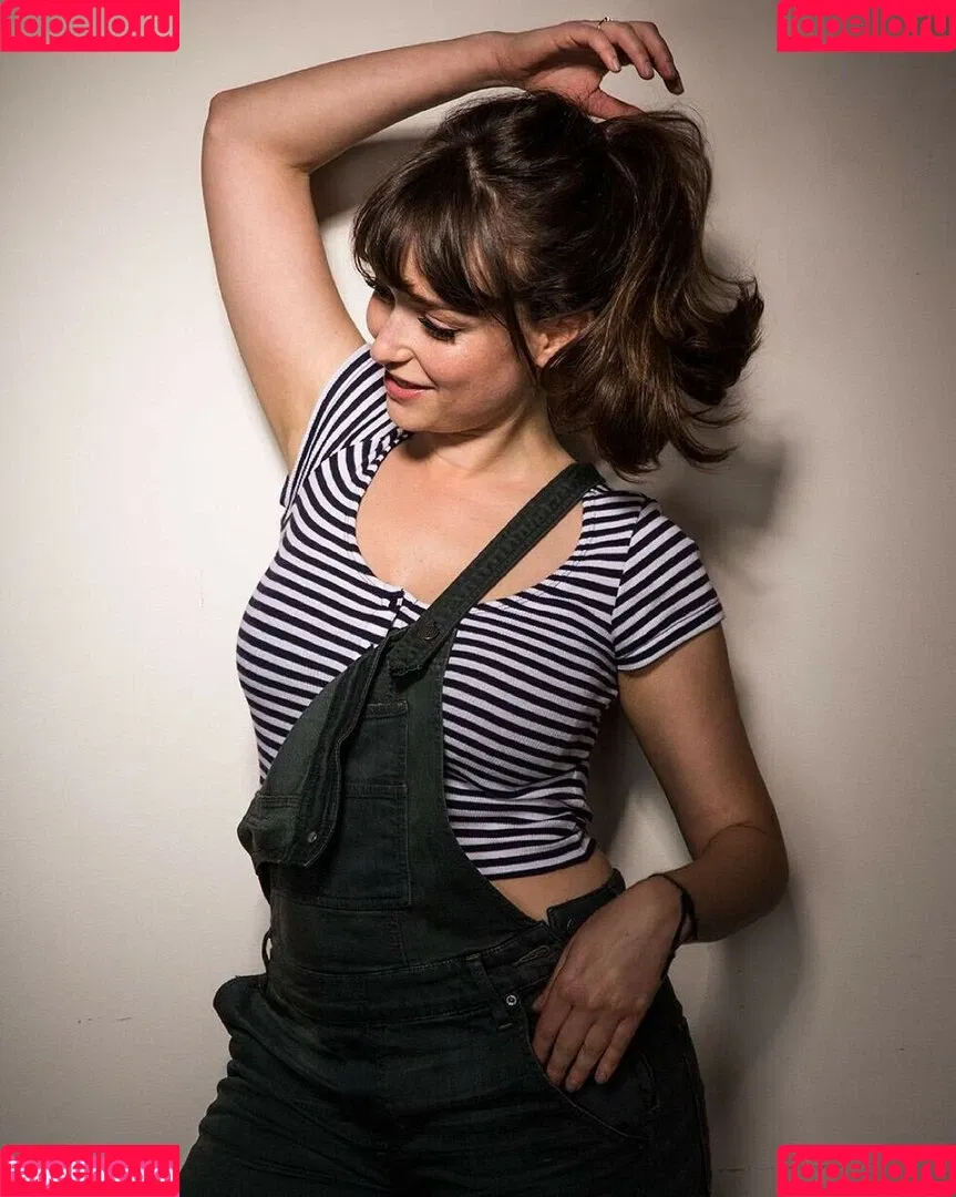 Milana Vayntrub Onlyfans Photo Gallery 