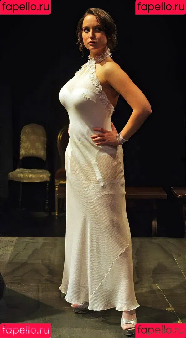 Milana Vayntrub Onlyfans Photo Gallery 