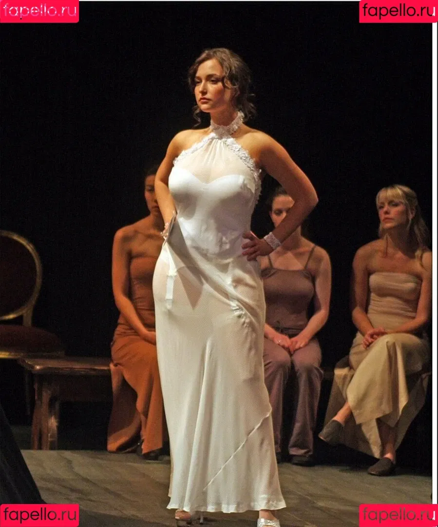 Milana Vayntrub Onlyfans Photo Gallery 