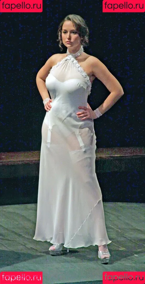 Milana Vayntrub Onlyfans Photo Gallery 
