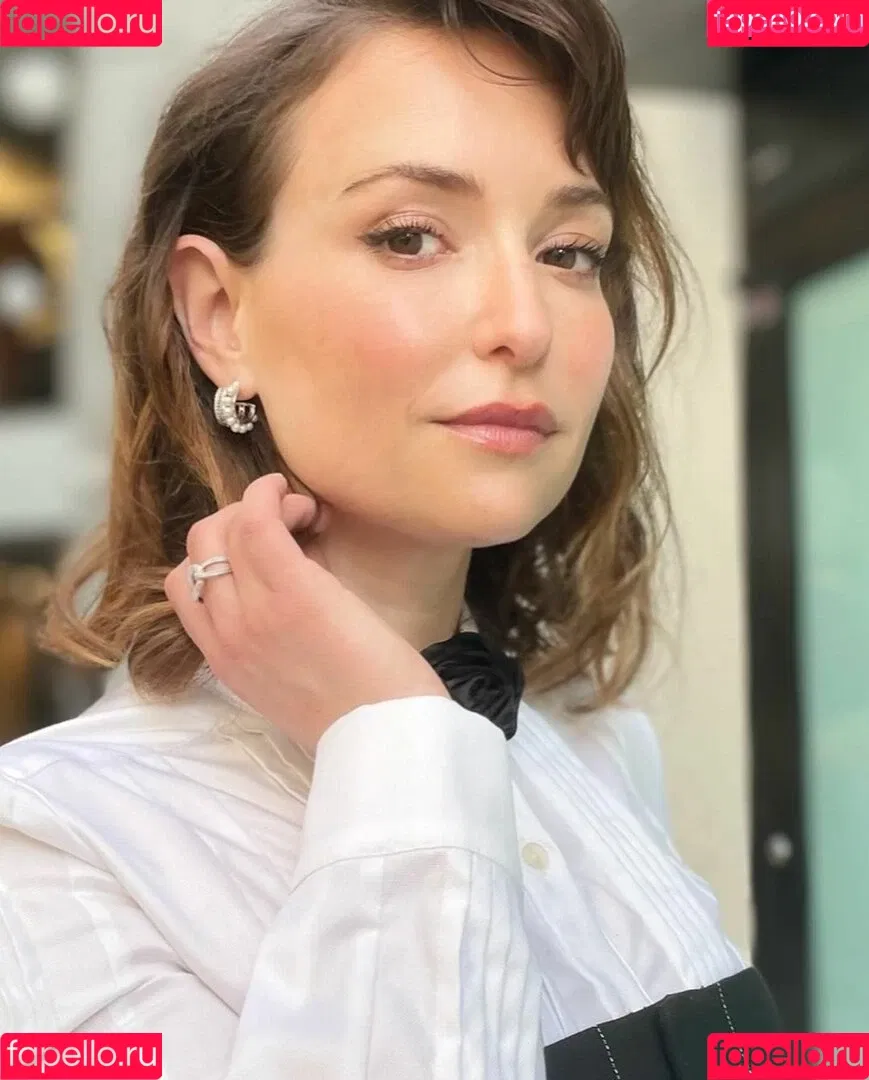 Milana Vayntrub Onlyfans Photo Gallery 