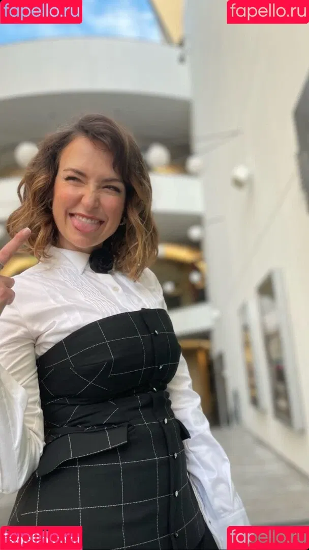 Milana Vayntrub Onlyfans Photo Gallery 