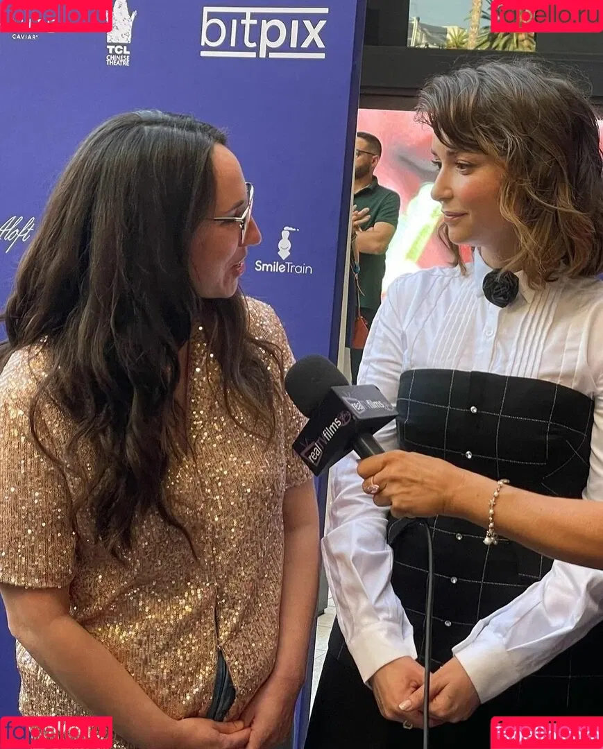 Milana Vayntrub Onlyfans Photo Gallery 
