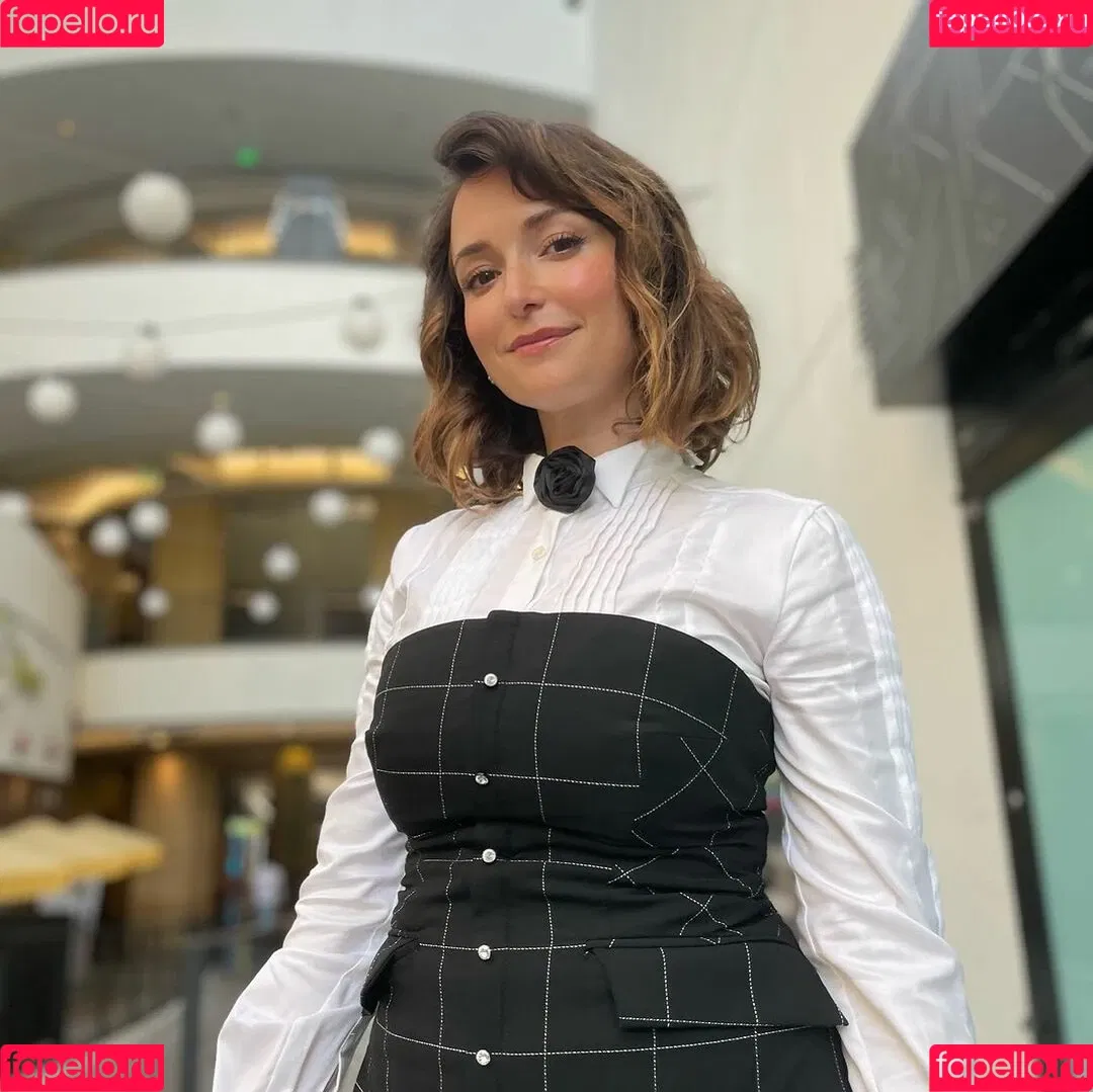 Milana Vayntrub Onlyfans Photo Gallery 