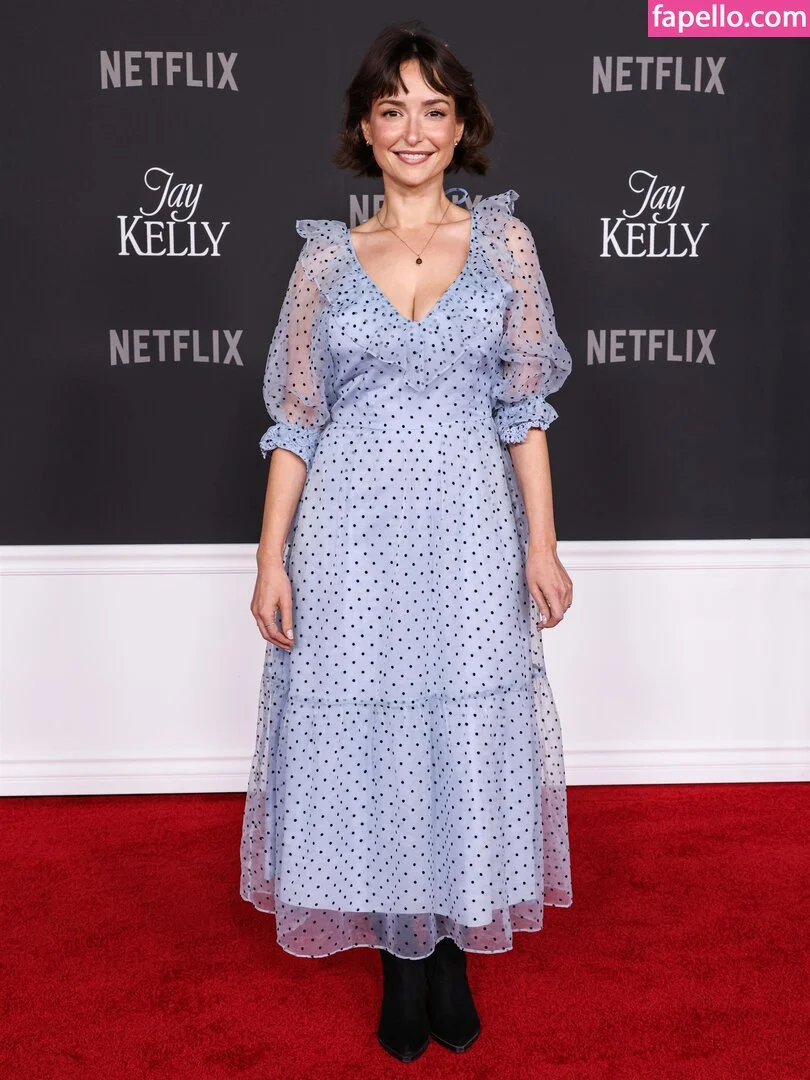 Milana Vayntrub Onlyfans Photo Gallery 