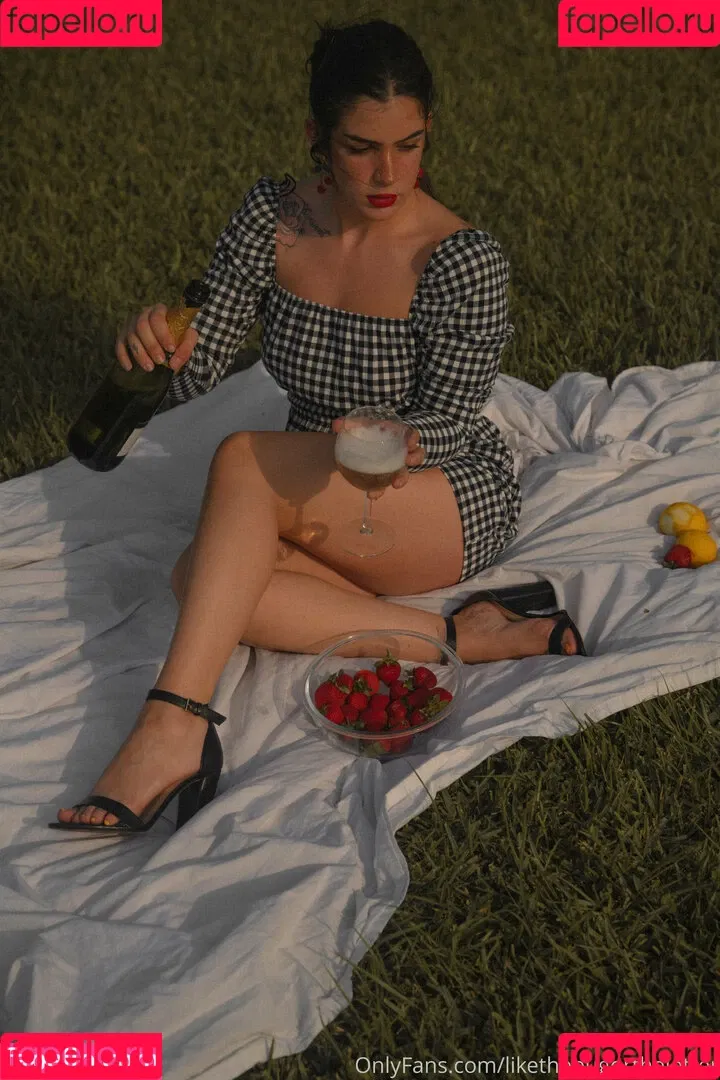 likethebugortheletter Onlyfans Photo Gallery 