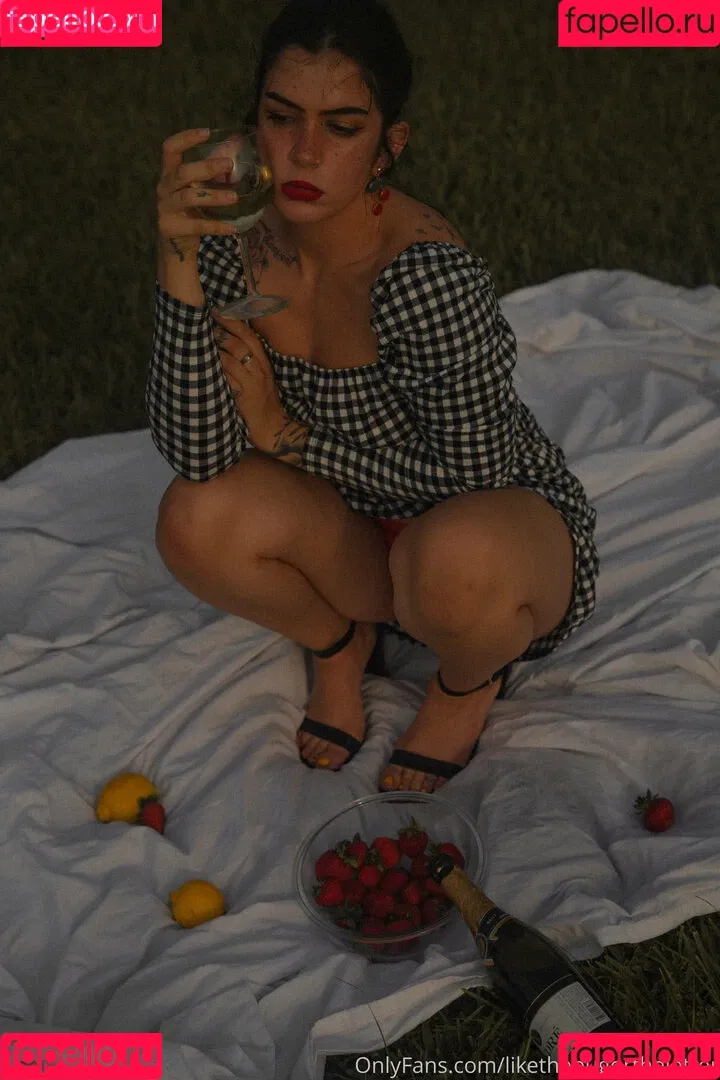 likethebugortheletter Onlyfans Photo Gallery 