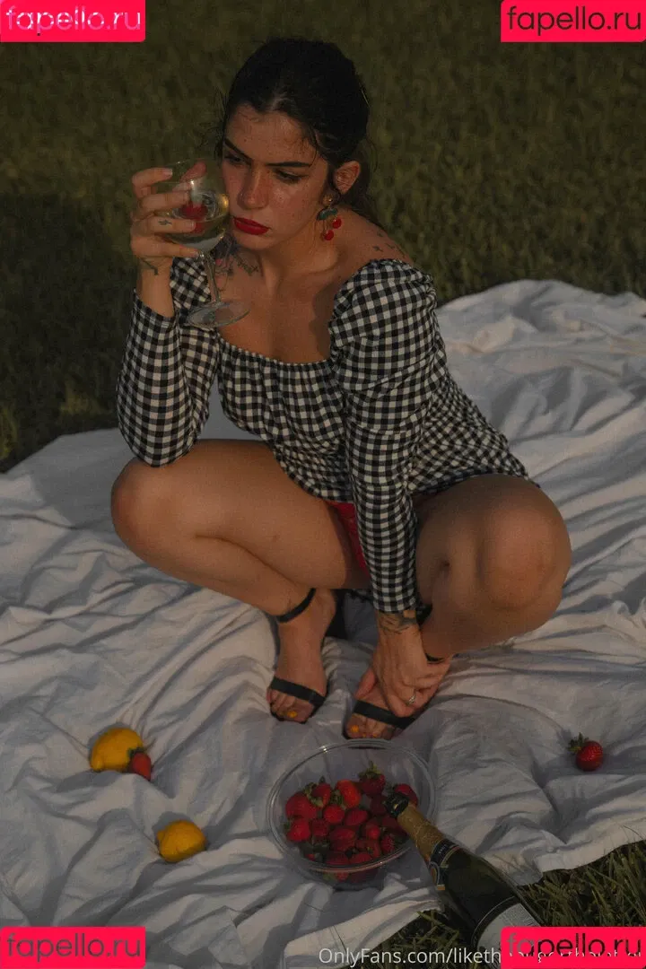 likethebugortheletter Onlyfans Photo Gallery 