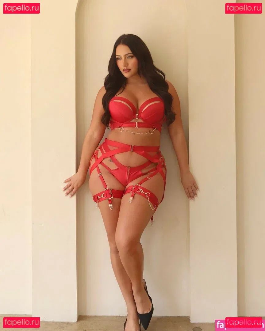 Yasmine MInovski Onlyfans Photo Gallery 