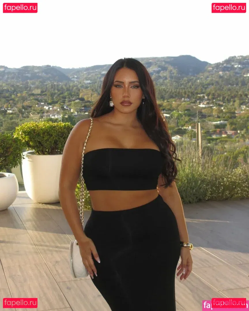 Yasmine MInovski Onlyfans Photo Gallery 